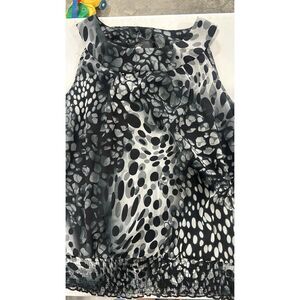First Option Size Large Women Top Black and white Sleeveless